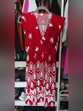 Red & White Sleeveless V-Neck Women's Dress